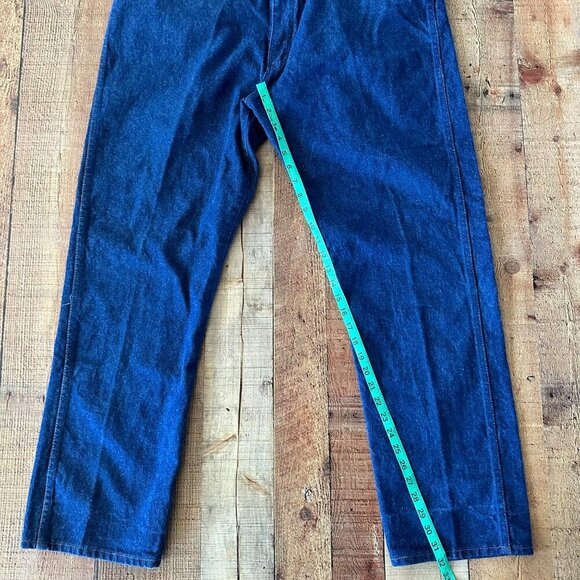 Vintage Blue Denim Jeans With Classic Fit & Slightly Worn Charm - Picture 4 of 8